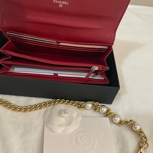 Chanel Lambskin Camellia Embossed wallet - Picture 13 of 16